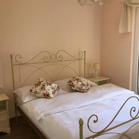In Stoja Mit Moebliertem Balkon Pula