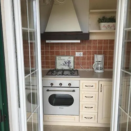 Lägenhet In Stoja Mit Moebliertem Balkon *