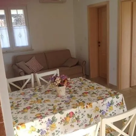 In Stoja Mit Moebliertem Balkon Lägenhet