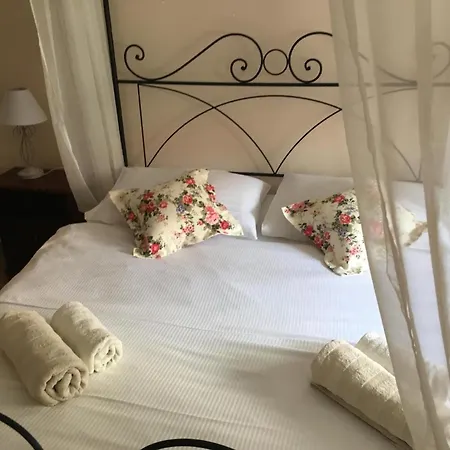 Lägenhet In Stoja Mit Moebliertem Balkon
