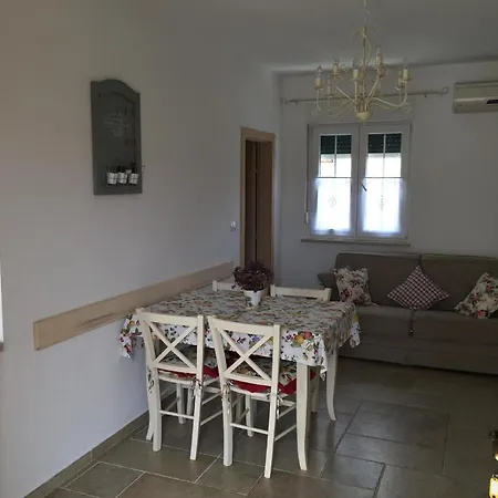 In Stoja Mit Möbliertem Balkon * Pula