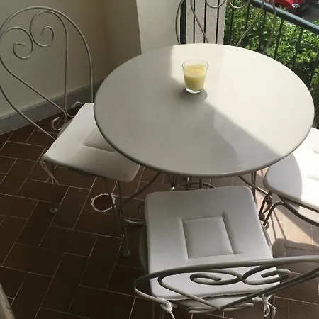 In Stoja Mit Möbliertem Balkon Pula